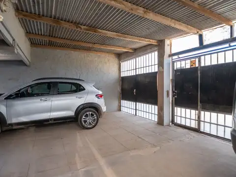Casa en Venta con 3 cocheras