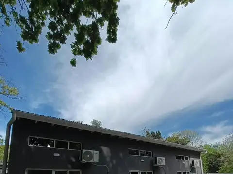 HERMOSO DEPTO DE 1 AMBIENTE Y MEDIO A ESTRENAR EN COMPLEJO CON ESPACIO GUARDA COCHE Y JARDIN COMPARTIDO. LA REJA. MUY BUENA UBICACION
