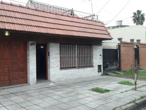 M. CANE 1283 - CASA - ACTUALMENTE ALQUILADA.CON COCHERA - PATIO 