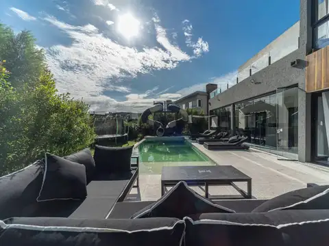 ALQUILER ANUAL CASA AMOBLADA 5 AMBIENTES -  EL CANTÓN NORTE A LA LAGUNA