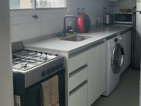 2 AMB - SUPER LUMINOSO - EXC ESTADO - LA RIOJA Y RONDEAU (A 1 CUADRA DEL PARQUE)