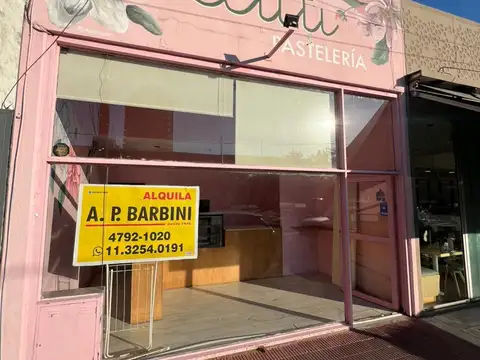 Acassuso: Único Local Apto Gastronómico con Estacionamiento Propio a metros de Av Santa Fe. Gran Vidriera