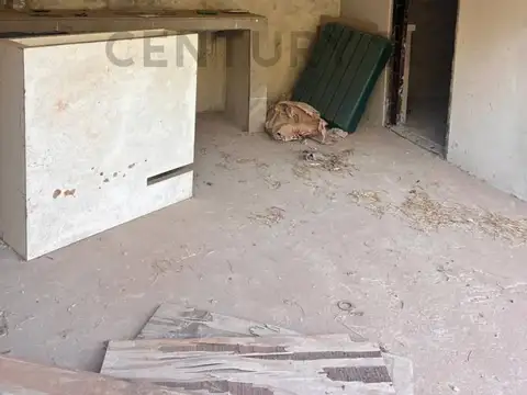 Inversión única en esquina: EL PATO - Local, dos departamentos mas quincho con pileta