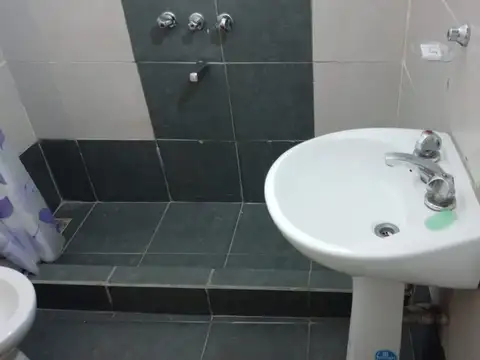 Casa 6 ambientes con 1 baño