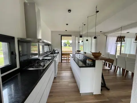 Casa en Alquiler 1 año