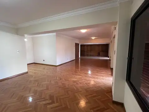 Departamento 8 ambientes con 3 baños