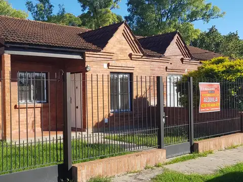 VENTA DE CHALET EN BARRIO EMPLEADOS DE COMERCIO