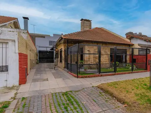 Venta Casa + Dúplex + Cochera para 18 Autos