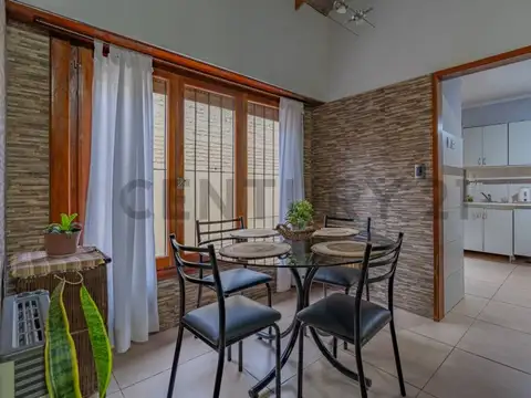 Venta Casa + Dúplex + Cochera para 18 Autos