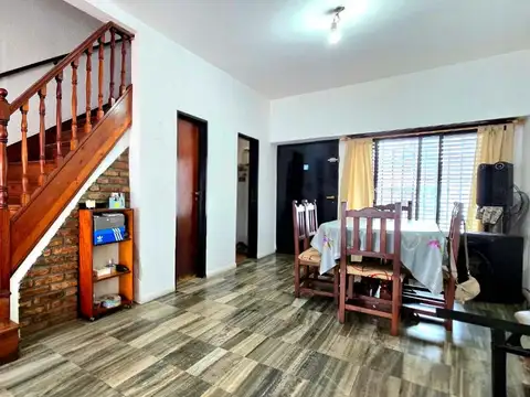 5 AMBIENTES COCHERA JARDÍN APTO CRÉDITO