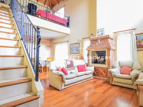 Casa 5 ambientes con 3 baños