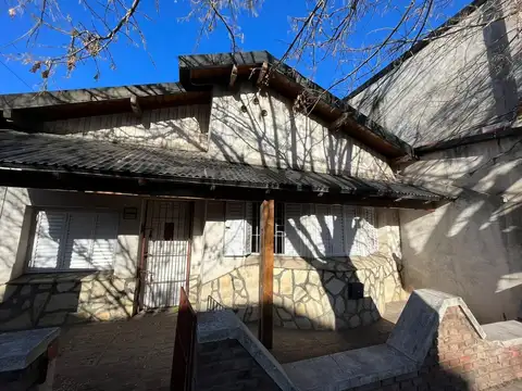 CASA - 4 AMBIENTES - MERLO