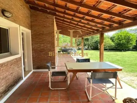 Casa 5 ambientes con 3 baños