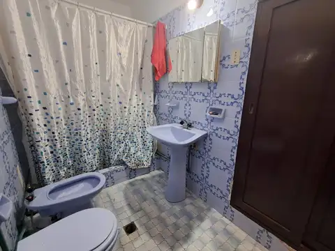 TRES DORMITORIOS MAS DEPENDENCIA Y QUINCHO   GRAN PATIO