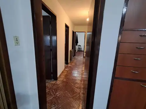 Casa 7 ambientes con 2 baños