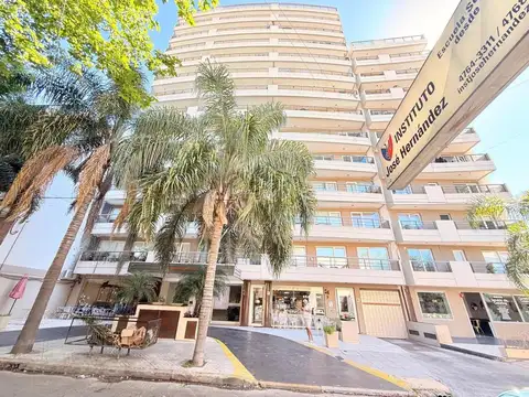 Profesor F. Agüer e/ 122 y Balcarce