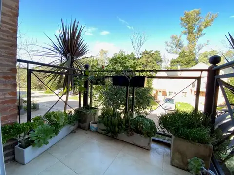 Casa 4 amb pileta B/Cerrado PILAR acepta PERMUTA 