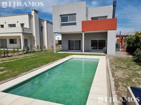 Casa 4 ambientes con 2 baños