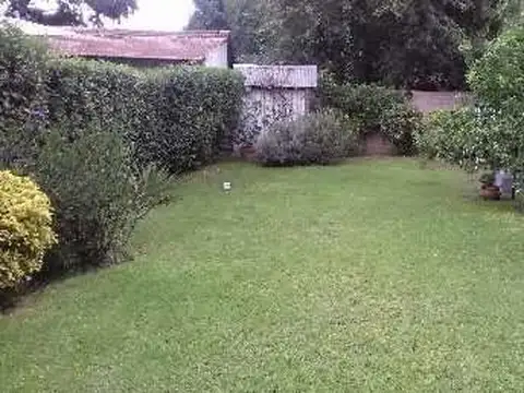 BUEN CHALET EN VILLA CLUB A UNA CUADRA DE AVENIDA RO CA