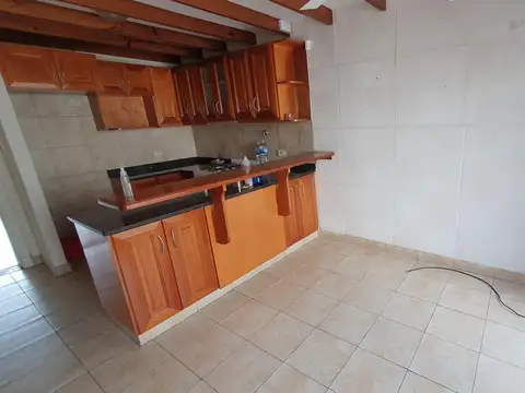 Casa en excelente ubicación , para oficinas,  de 4 ambientes- En Alquiler 
