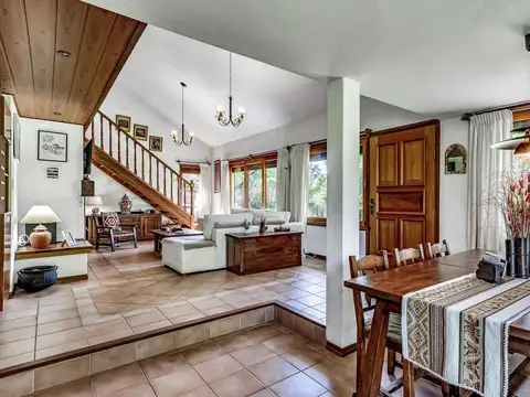 Casa 4 ambientes con 3 baños