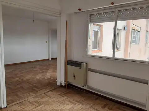 San Martin e/ Hipólito Yrigoyen y Alsina