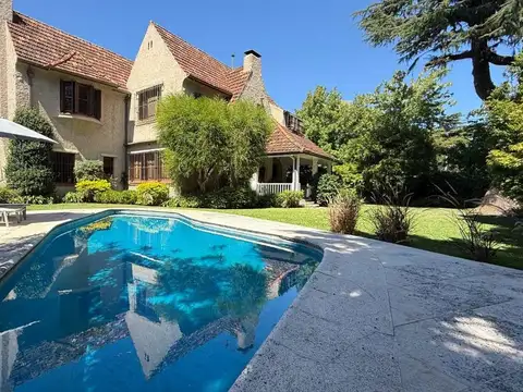 CASA 7 AMB.,ACASSUSO-BARRIO AGUIRRE,PARQUE,PILETA