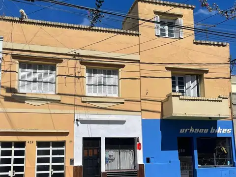 Venta en block: Casa en venta - 3 Dormitorios 1 Baño   2 Locales de 20 y 40 m2   depto en PB- Tandil