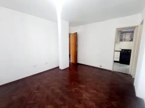 DEPARTAMENTO DE 1 DORMITORIO CON PATIO EN ABASTO EN ALQUILER