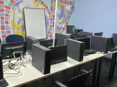LOCAL COMERCIAL DESARROLLADO EN 2 PLANTAS SOBRE AVDA .