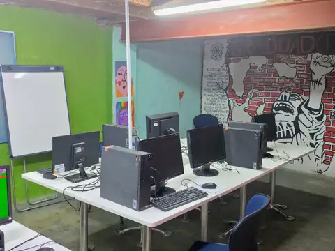 LOCAL COMERCIAL DESARROLLADO EN 2 PLANTAS SOBRE AVDA .