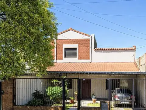 VENTA CASA 4 DORM- 2 BAÑOS- B° EL BOSQUE- SMT