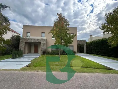 Casa en Alquiler en La Lomada De Pilar, USD 2.800