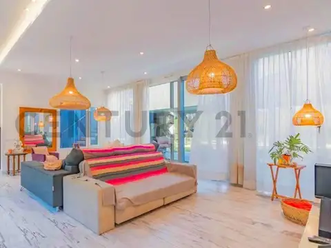 Casa 7 ambientes con 3 baños