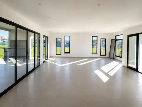 CASA EN VENTA EN LAGOON - PILAR