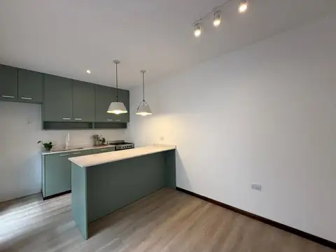 Casa 6 ambientes con 2 baños