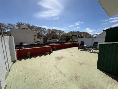 con terraza 2 ambientes en 2do piso por escalera