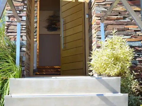 CASA EN VENTA CON PILETA, B° Bocahue, Neuquén.