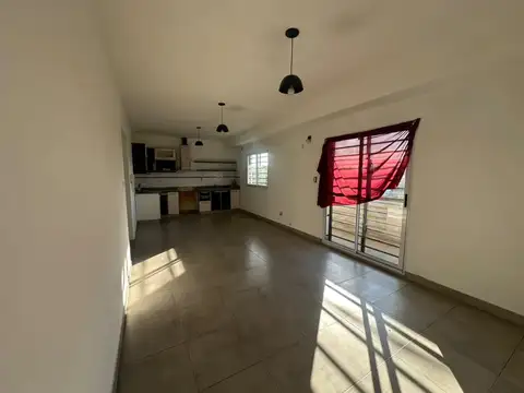 Depto Tipo Casa en Alquiler de 4 ambientes