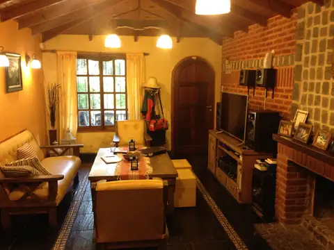 Excelente Casa-Quinta en Venta con 3 Dormitorios+Piscina+Amplio Parque