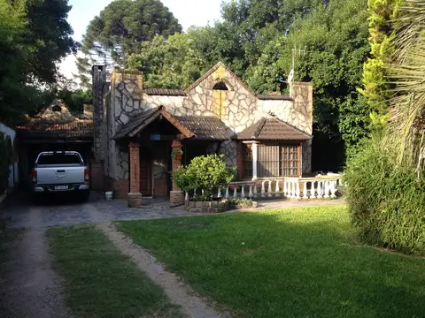 Excelente Casa-Quinta en Venta con 3 Dormitorios+Piscina+Amplio Parque