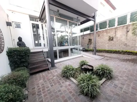 Casa en Venta con 3 cocheras