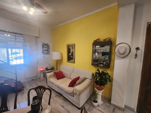 Depto Tipo Casa 3 ambientes con 2 baños