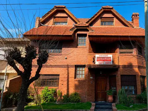 APTO crédito VENTA CASA 4 AMB 3 DORMITORIO MARTINEZ C/PATIO