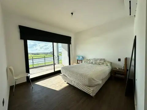 Casa en Alquiler Temporal con 2 cocheras