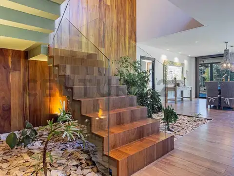 Casa de Lujo en El Golf Nordelta – Vista Abierta al Golf – Diseño y Categoría