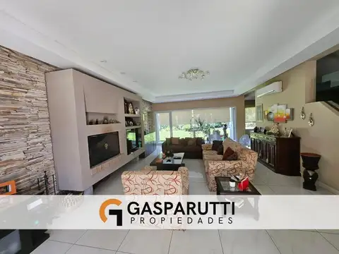 Casa 5 ambientes con 4 baños