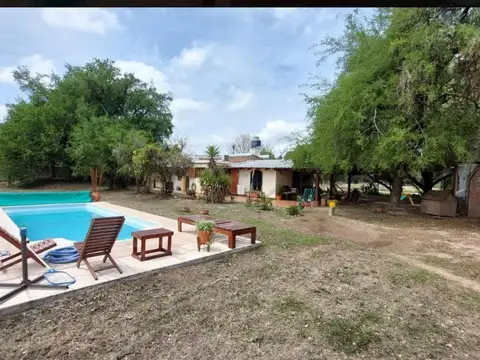 Casa Quinta en Villa Esquiú - Lote 7600² - Cub 198m²