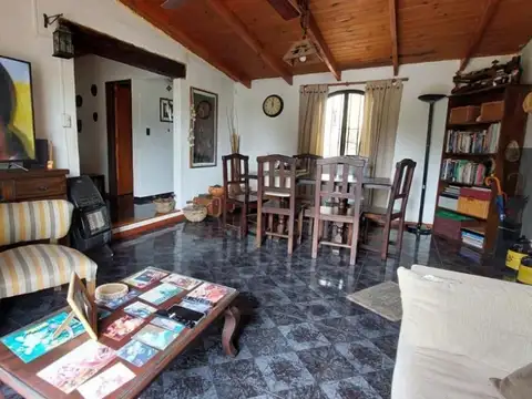 Casa Quinta en Villa Esquiú - Lote 7600² - Cub 198m²