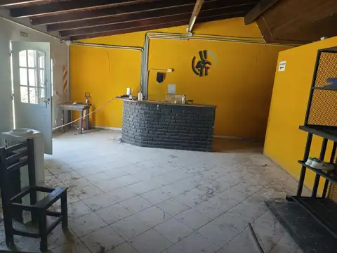 Local en Alquiler en Olivos, $ 5.000.000